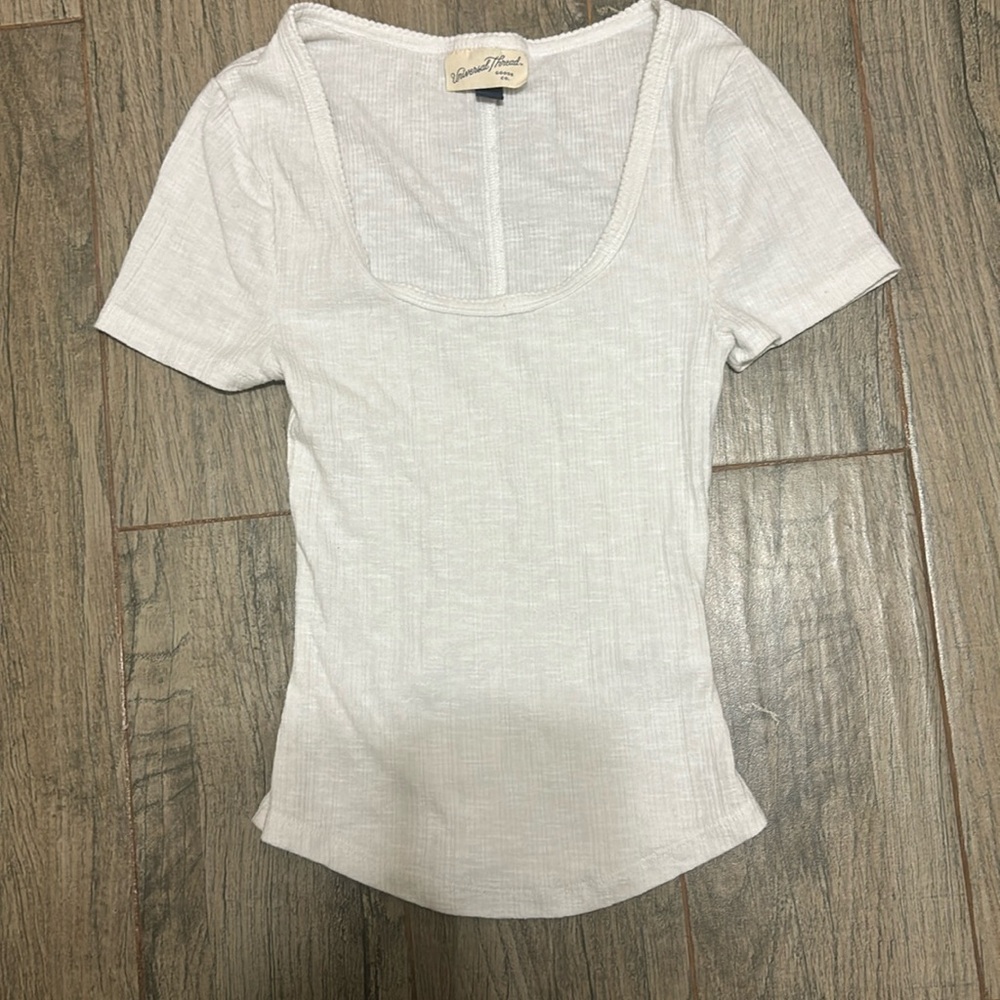 This is a white scoop neck tee with a pretty collar